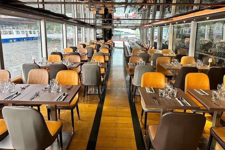 Paris Seine River dinner cruise from Alexandre III bridge