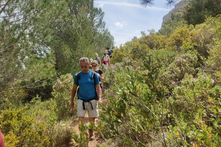 Hiking and Yoga in the Calanque of Sormiou