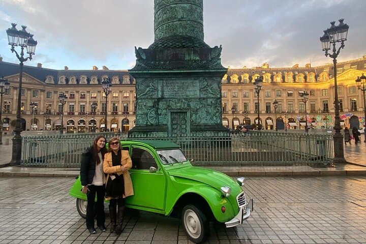 Explore Paris in a classic Citroën 2CV – private guided tour through iconic landmarks, hidden gems & Parisian charm. #Paris2CV #ClassicCarTour #ParisSightseeing #VintageParis