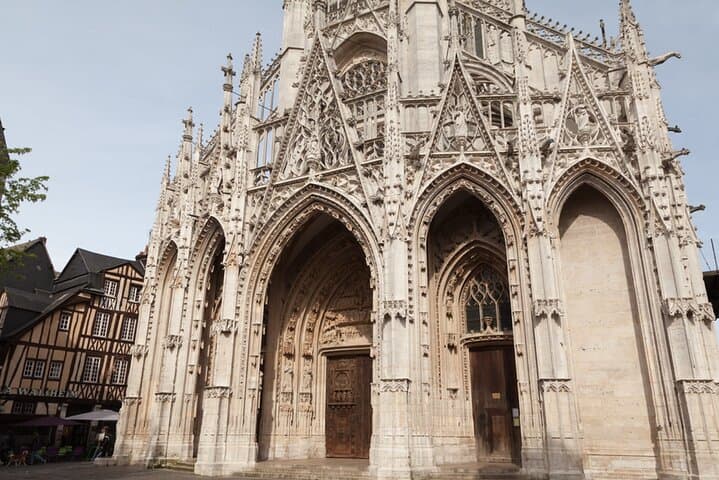 Rouen Self-Guided City Walking Tour & Scavenger Hunt