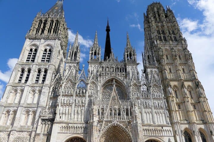 Rouen Self-Guided City Walking Tour & Scavenger Hunt