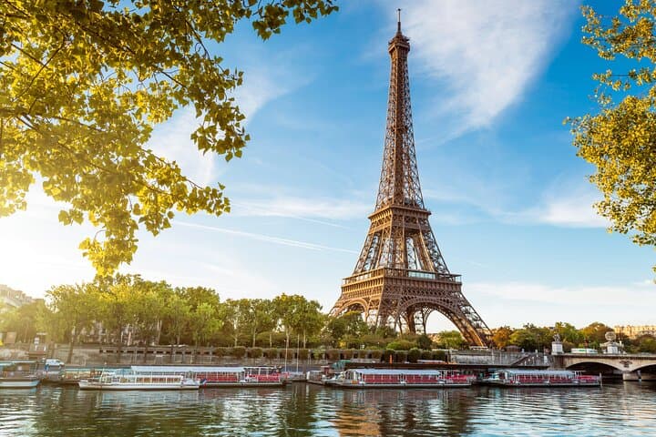 Discover Spectacular Paris: Self-Guided Audio Tour