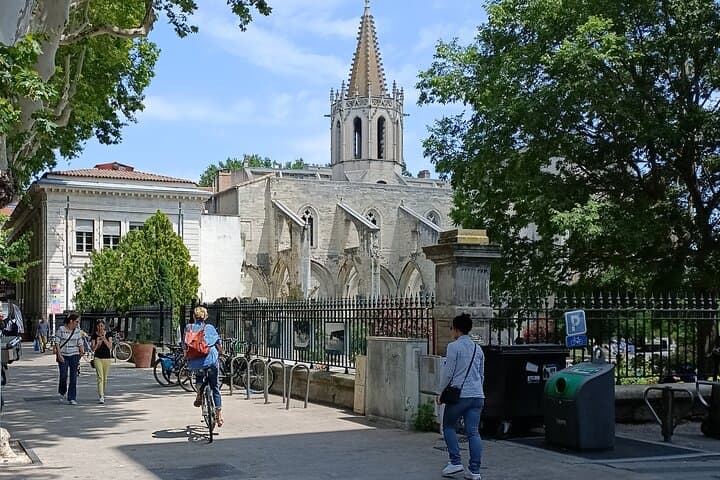 Guided tour of the Historic Center of Avignon