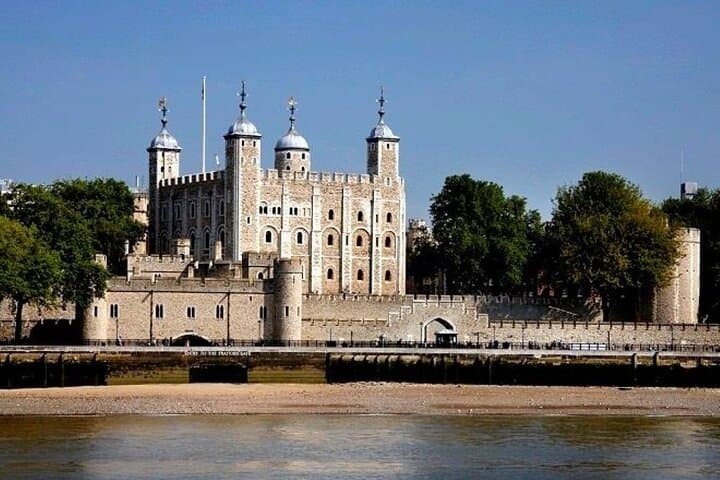 From Paris to London: Sightseeing Bus and London Eye Experience