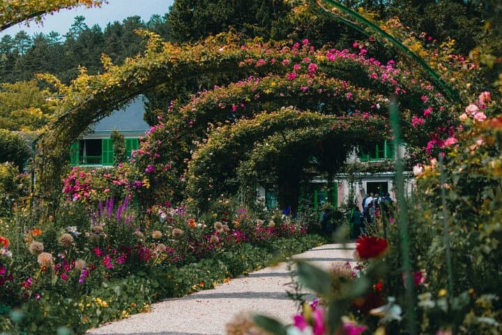 Giverny Day Tour from Paris with Hotel Pickup