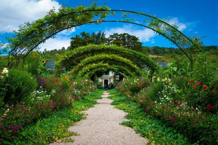 Giverny Day Tour from Paris with Hotel Pickup
