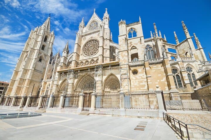 Carcassonne Wonders and Highlights Guided Private Tour