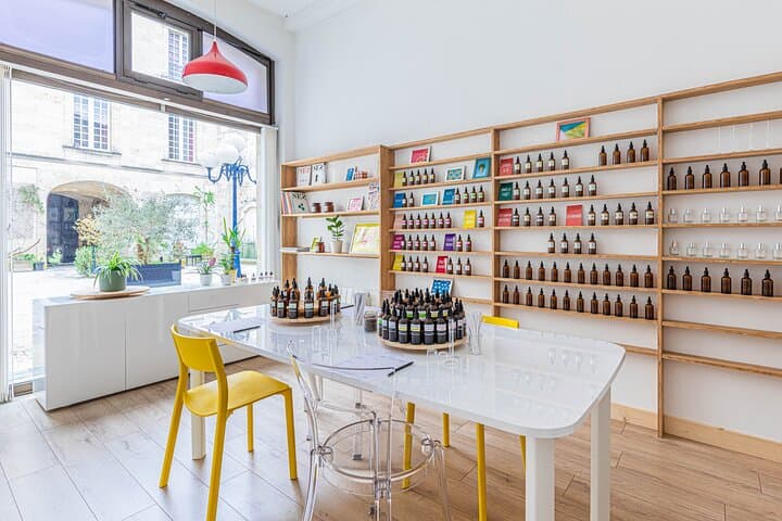 Perfume creation workshop in Bordeaux Center