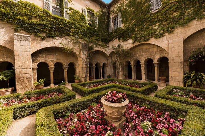 Private Guided Tour of Saint-Remy, Arles, and Les Baux