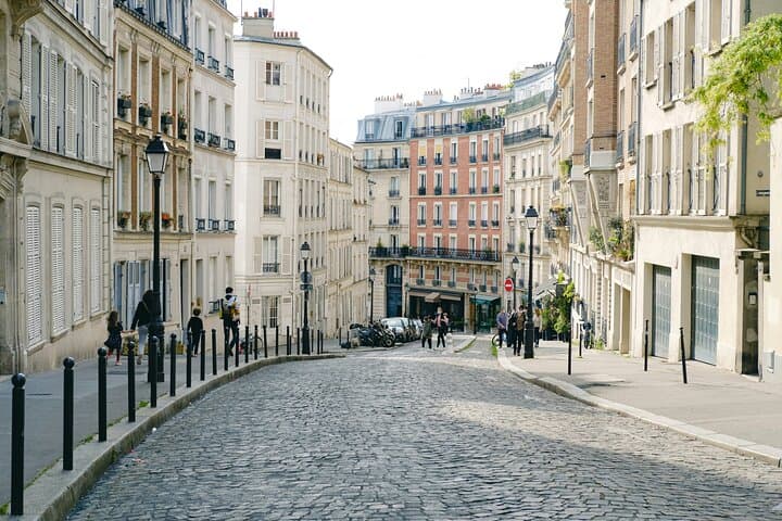 Montmartre: Private Guided Tour of Paris' Artistic Heart