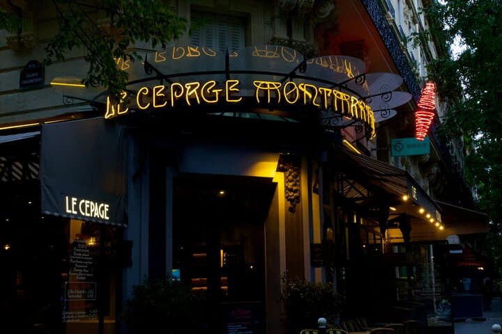 Montmartre: Private Guided Tour of Paris' Artistic Heart