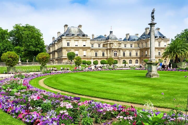 Semi-private Walking Tour: Notre Dame Mystery and Latin Quarter