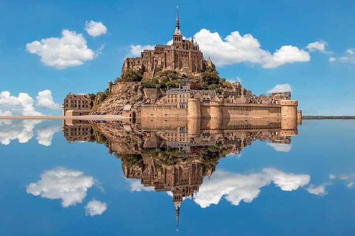 Mont Saint-Michel and Honfleur Private Trip from Paris