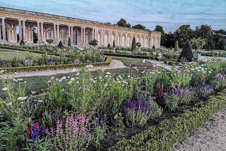 Giverny and Versailles Full Day Private Tour from Paris