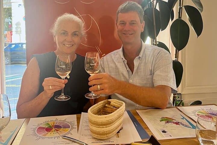Bordeaux: Wine tasting with a DipWSET, CMS Certified Sommelier