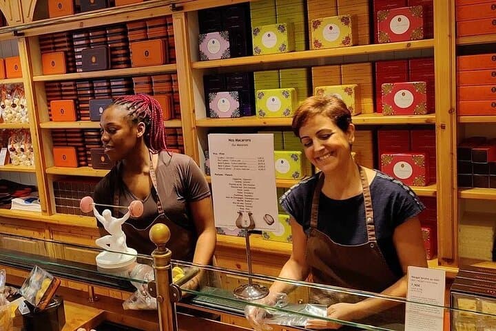 Paris Bites & Stories : A Tasty City Adventure with a Local