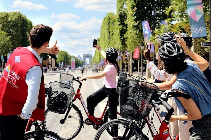 Paris City Highlights Guided Bike Tour