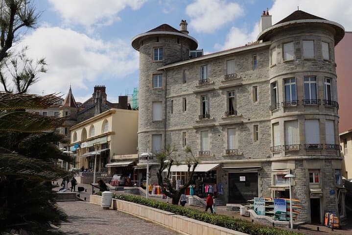 Biarritz Self-Guided City Walking Tour & Scavenger Hunt