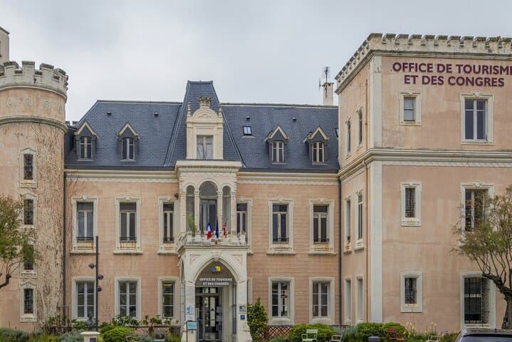 Biarritz Self-Guided City Walking Tour & Scavenger Hunt