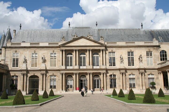 Paris Private Walking Tour with a Local Guide