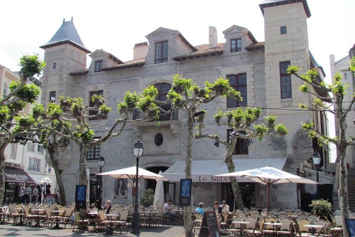 Saint Jean de Luz Self-Guided City Walking Tour & Scavenger Hunt