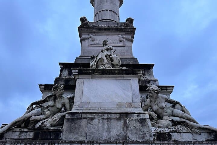 Bordeaux Self-Guided City Walking Tour & Scavenger Hunt