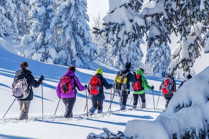 Trappers' evening with snowshoes and restaurant in Chamonix
