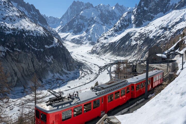 Private guided tour of the Mer de Glace with a Mountain Guide