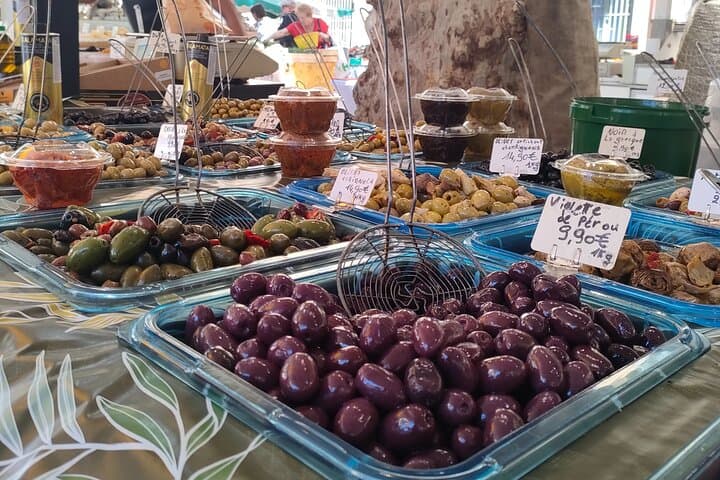 Olives at the Provencal Point of Sale of Aix-en-Provence. A mandatory passage.