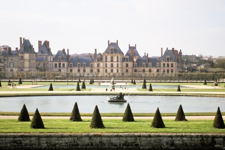 Fontainebleau and Vaux-le-Vicomte Private Tour from Paris