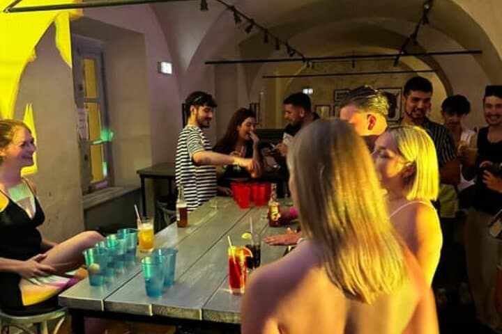 Bar Crawl in Nice the Ultimate Experience with night club