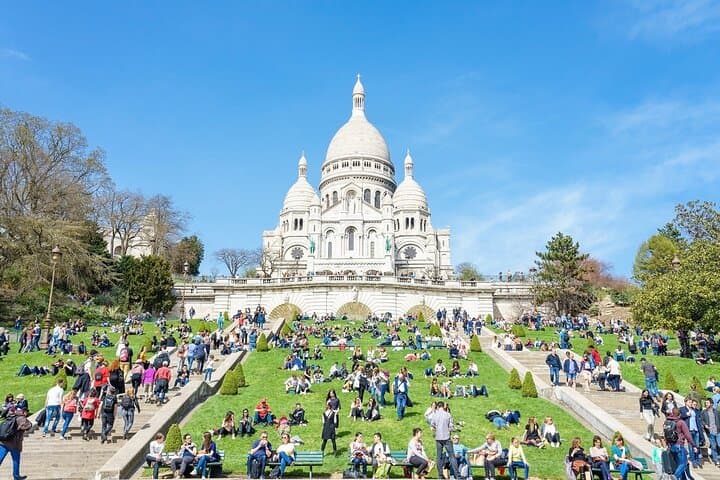Walking Tour of Montmartre for Families with Kids