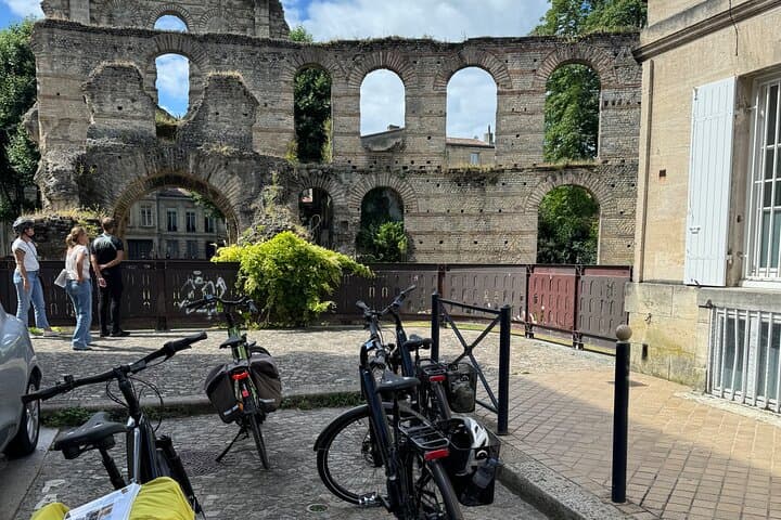 3-Hour E-Bike Immersive Tour of Bordeaux - English Tour
