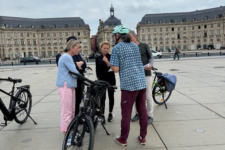 3-Hour E-Bike Immersive Tour of Bordeaux - English Tour