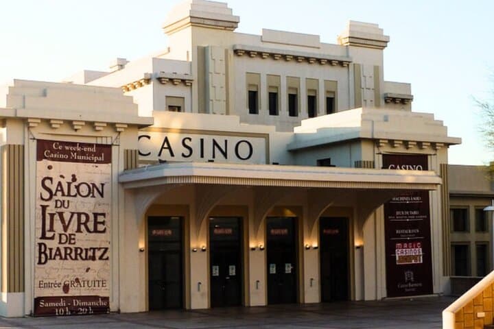 Biarritz Self-Guided City Walking Tour & Scavenger Hunt
