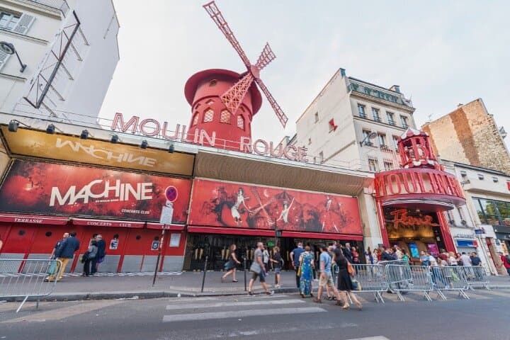 Montmartre Self Guided Walking Tour with an App