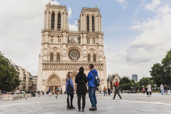 Private Day Tour in Paris with Louvre Tickets