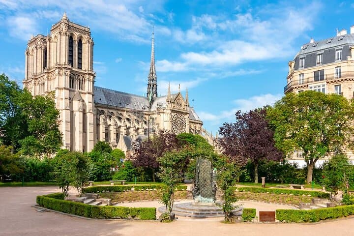 Paris Latin quarter: Private walking tour with a local guide