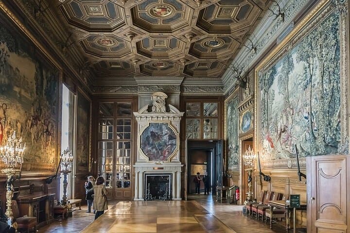 Private Chantilly and Ecouen Castles Tour from Paris