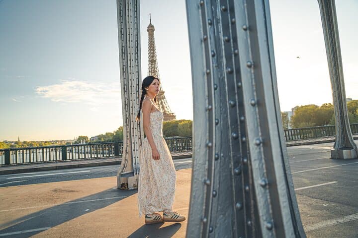 Paris : Professional Private Photoshoot with the Eiffel Tower