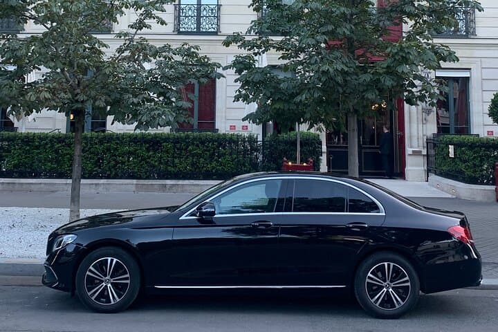 E Class in front of La Reserve hotel