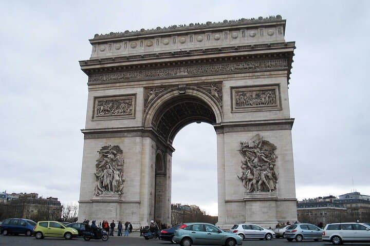 Full-Day Guided Tour in Paris with CDG Airport Pick Up