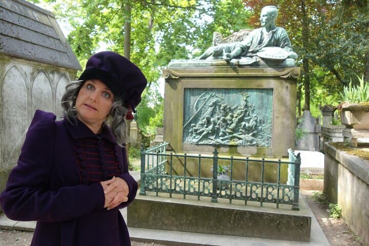 Unusual 2-hour guided tour of the Père Lachaise cemetery