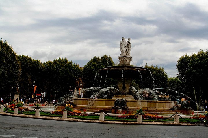 3 Hour Walking Tour of Aix-en-Provence with Christmas Market