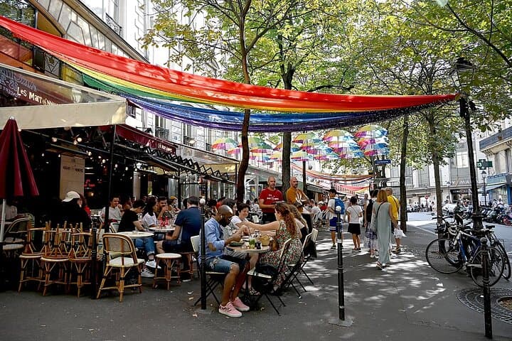 Le Marais Private Tour with Falafel & Wine Tasting & Pick up