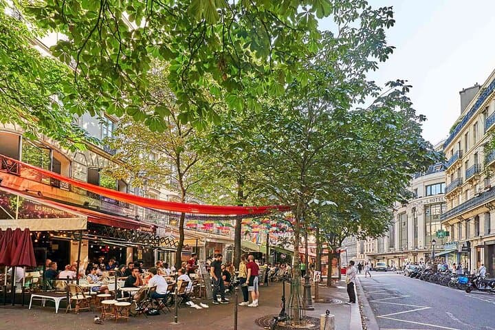 Le Marais Private Tour with Falafel & Wine Tasting & Pick up
