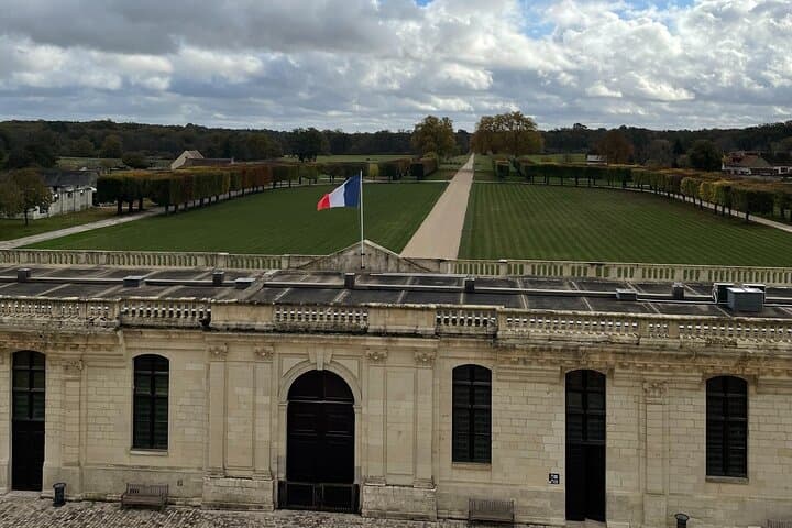 Chambord Castle Small Group Tour by Minivan from Paris