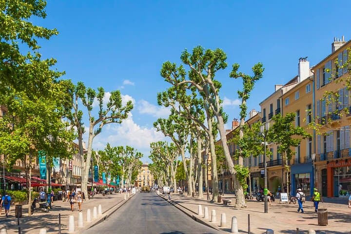Small Versailles of Provence & Calissons tasting. Marseille port