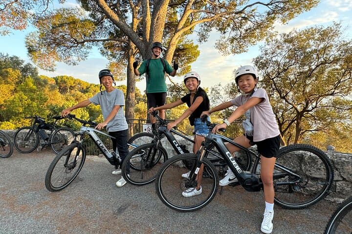 Paddle and electric bike activity in Villefranche