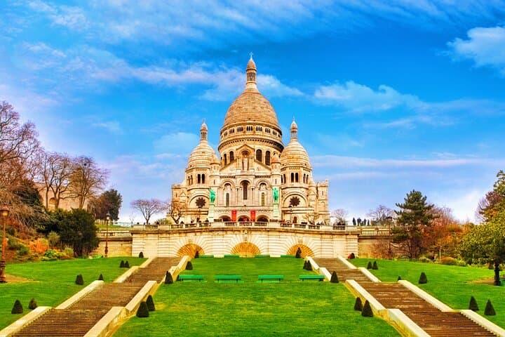 Experience Paris' Village of Montmartre away from the crowds